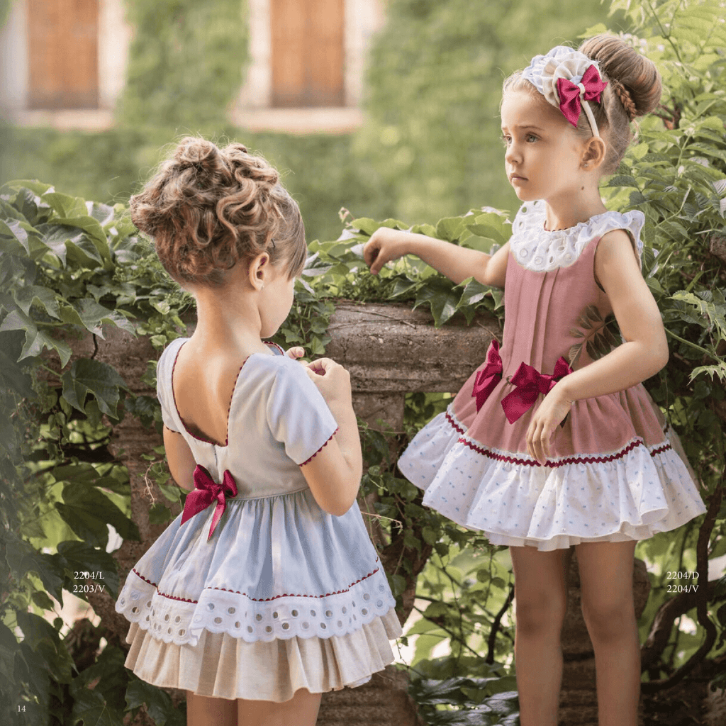 Vestido durazno con cuello de encaje