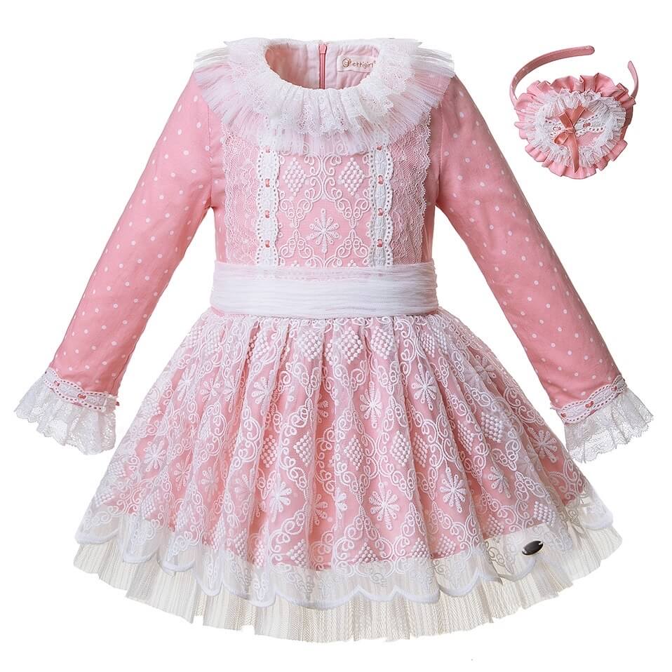 Vestido rosa con cuello de tul