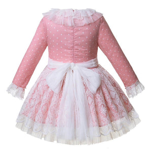 Vestido rosa con cuello de tul