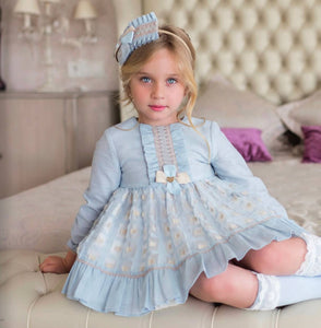 Vestido azul con beige plisado en el centro